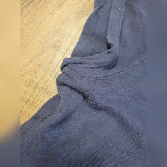 FREE W BUNDLE Gap scoop neck t-shirt - Picture 4 of 8